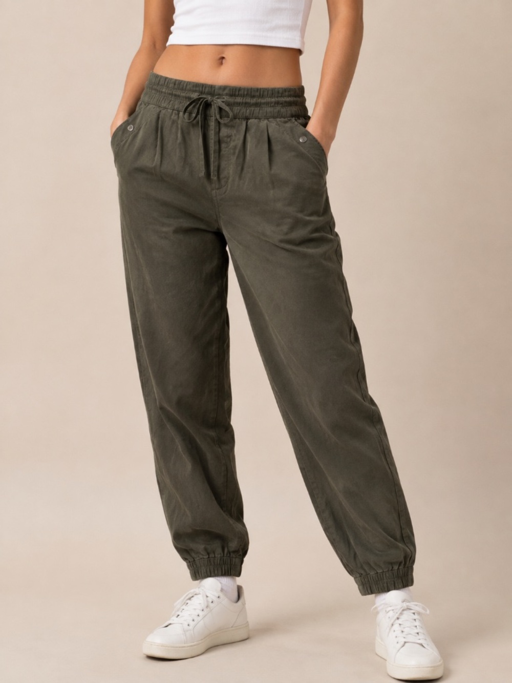 Aritzia TNA green joggers pants, womenβs small